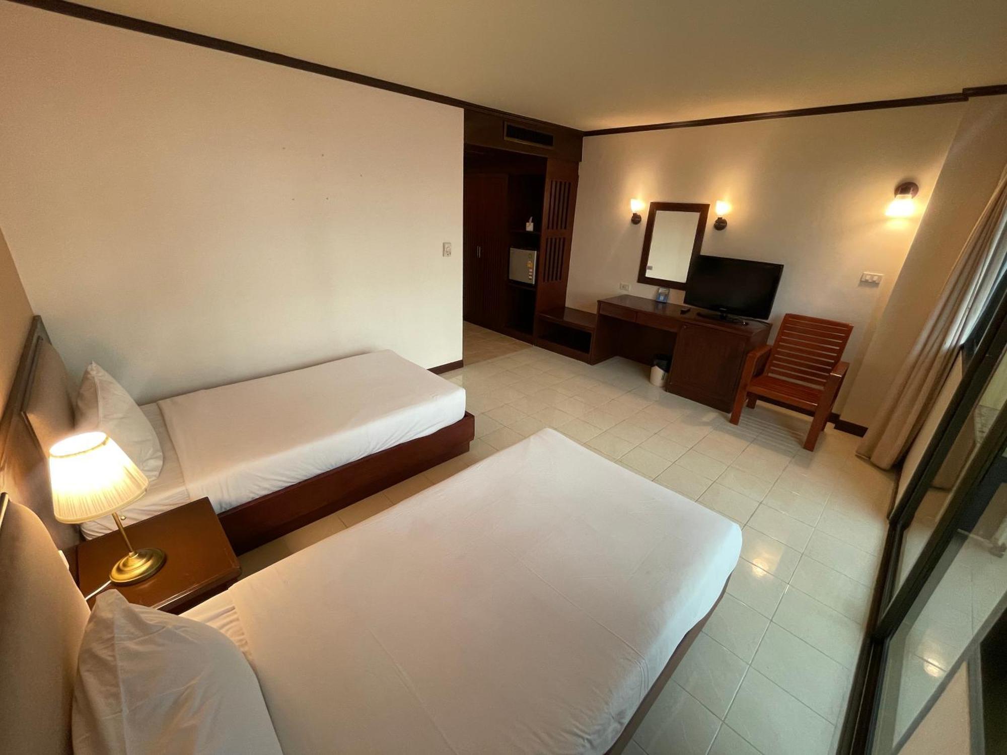 Bauman Ville Hotel Phuket Eksteriør bilde